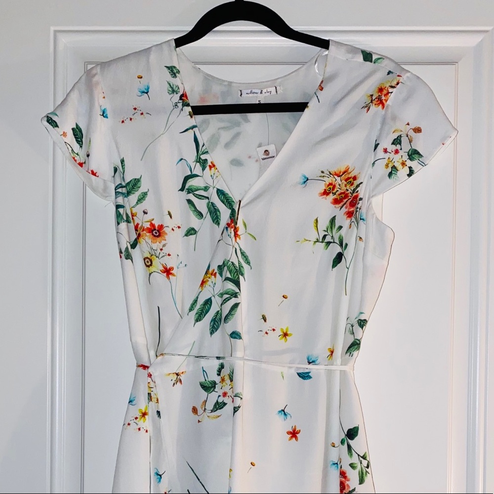Beautiful white dress🤍🤍🤍